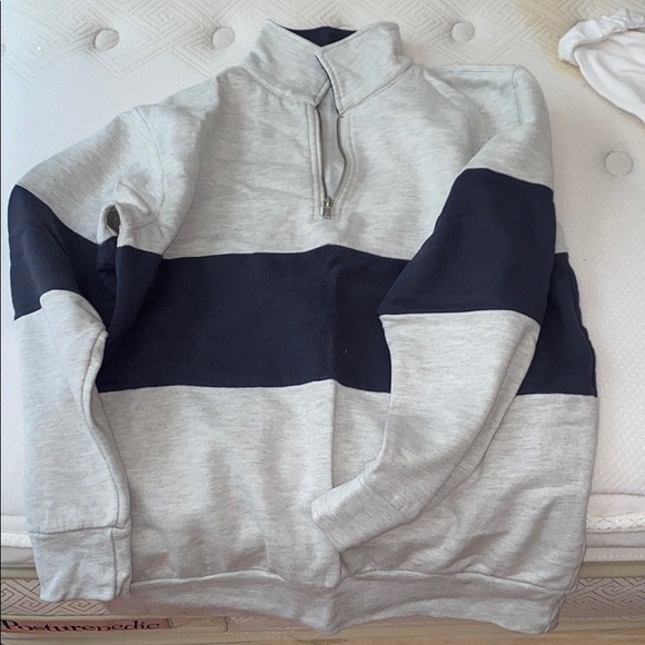 Brandy Melville Sweaters - Sweatshirt